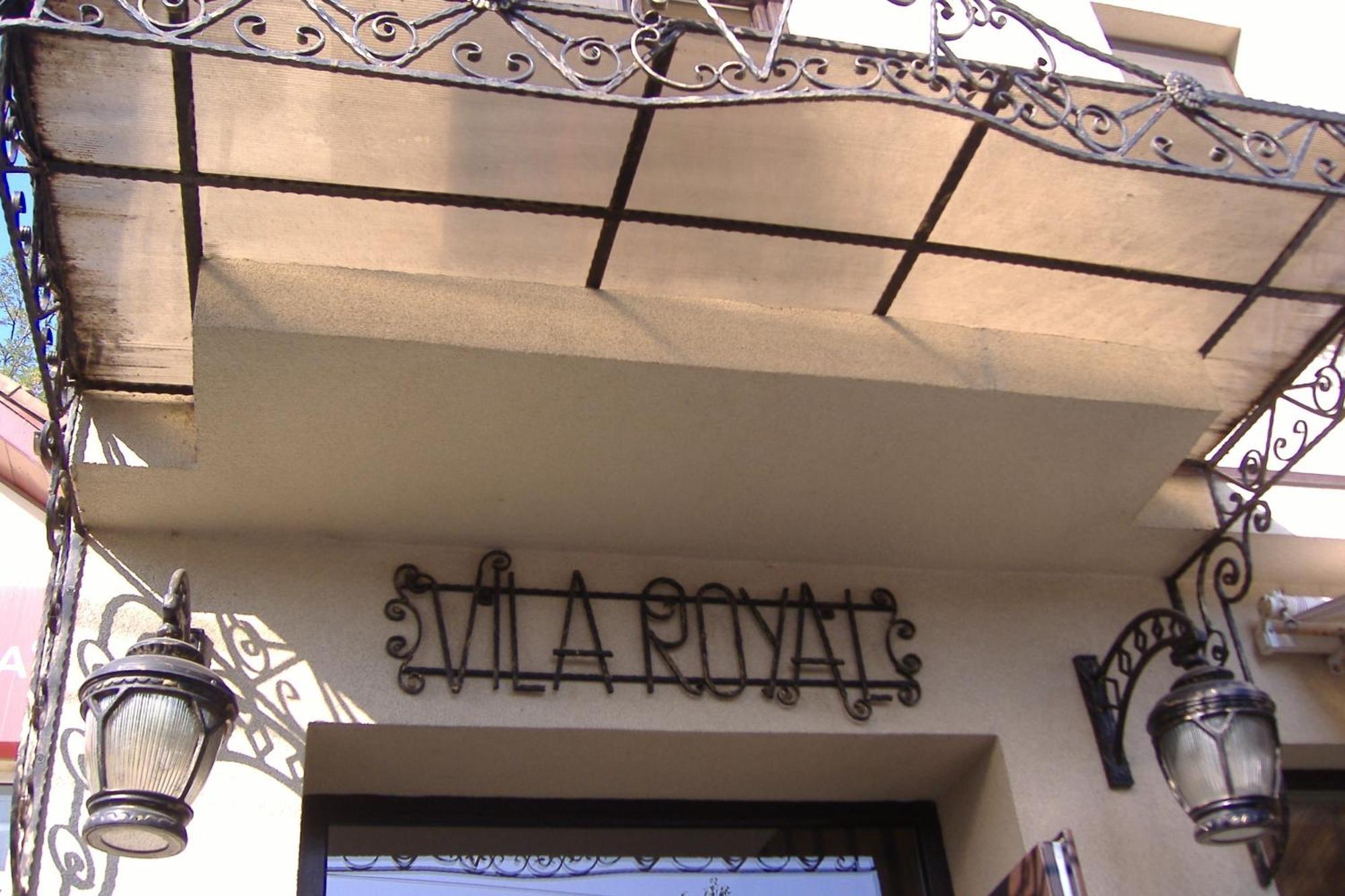 Vila Royal Hotel Bacau Bagian luar foto