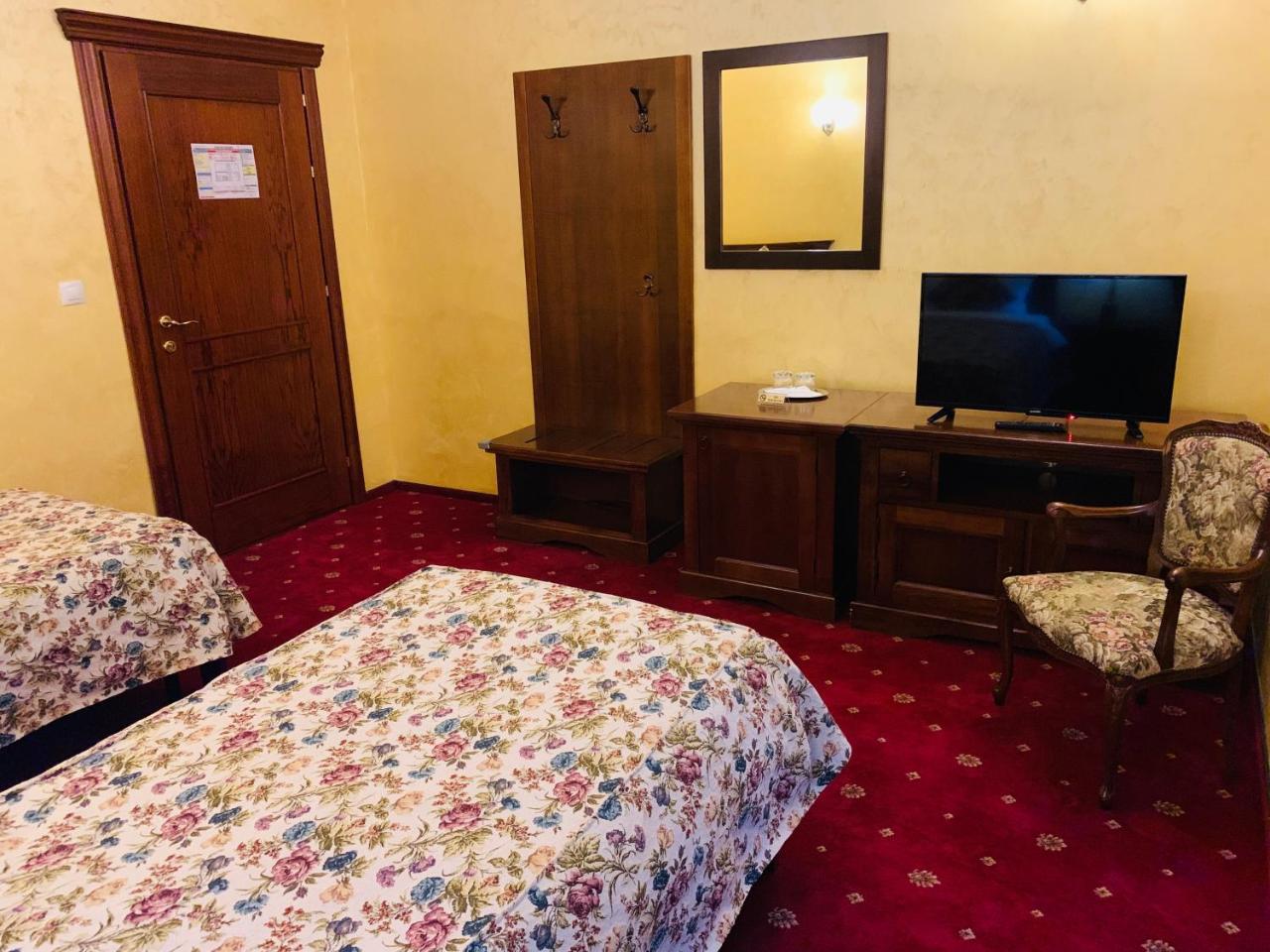 Vila Royal Hotel Bacau Bagian luar foto